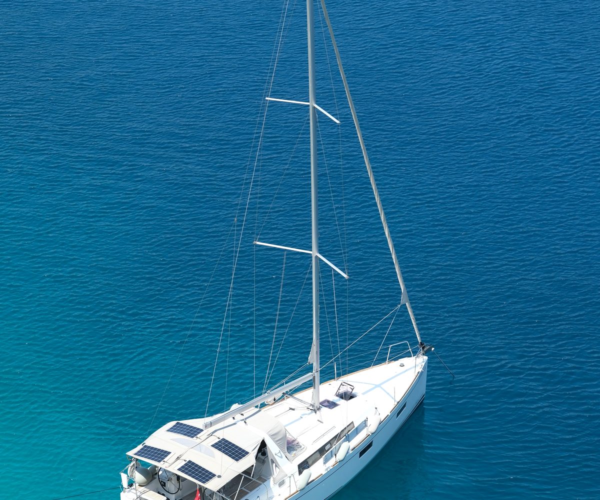 White yacht on blue sea, USDT flash ERC20